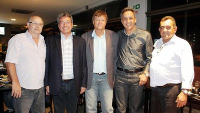 Robertinho, prefeito Hashioka, técnico Valter Ferreira, Nenão e Andrade Jr.