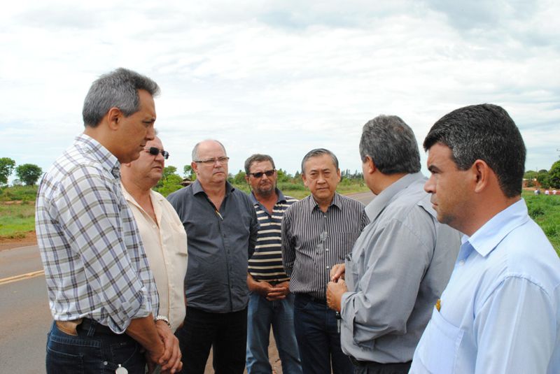 Vereadores e engenheiro da SEOP verificaram problemas da via