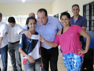 Vereadores acompanham pagamento do benefício “Bolsa Banda”_2.JPG