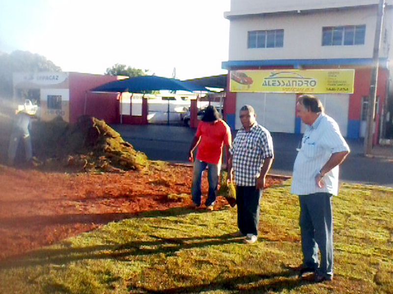 Plantio de grama.jpg