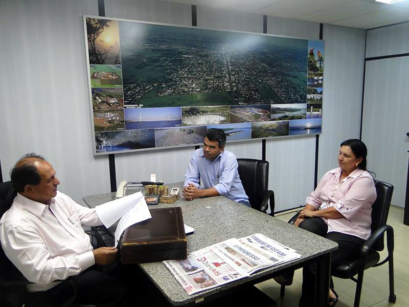 Quemuel e Ida Mercês no gabinete do vereador Zé Teixeira - foto Divulgação.jpg