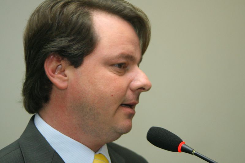 Adriano e Ricardo Lima solicitam serviços na estrada Abílio Lourenço