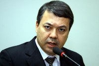 Dr. Sandro pede manutenção nas ruas de conjuntos habitacionais