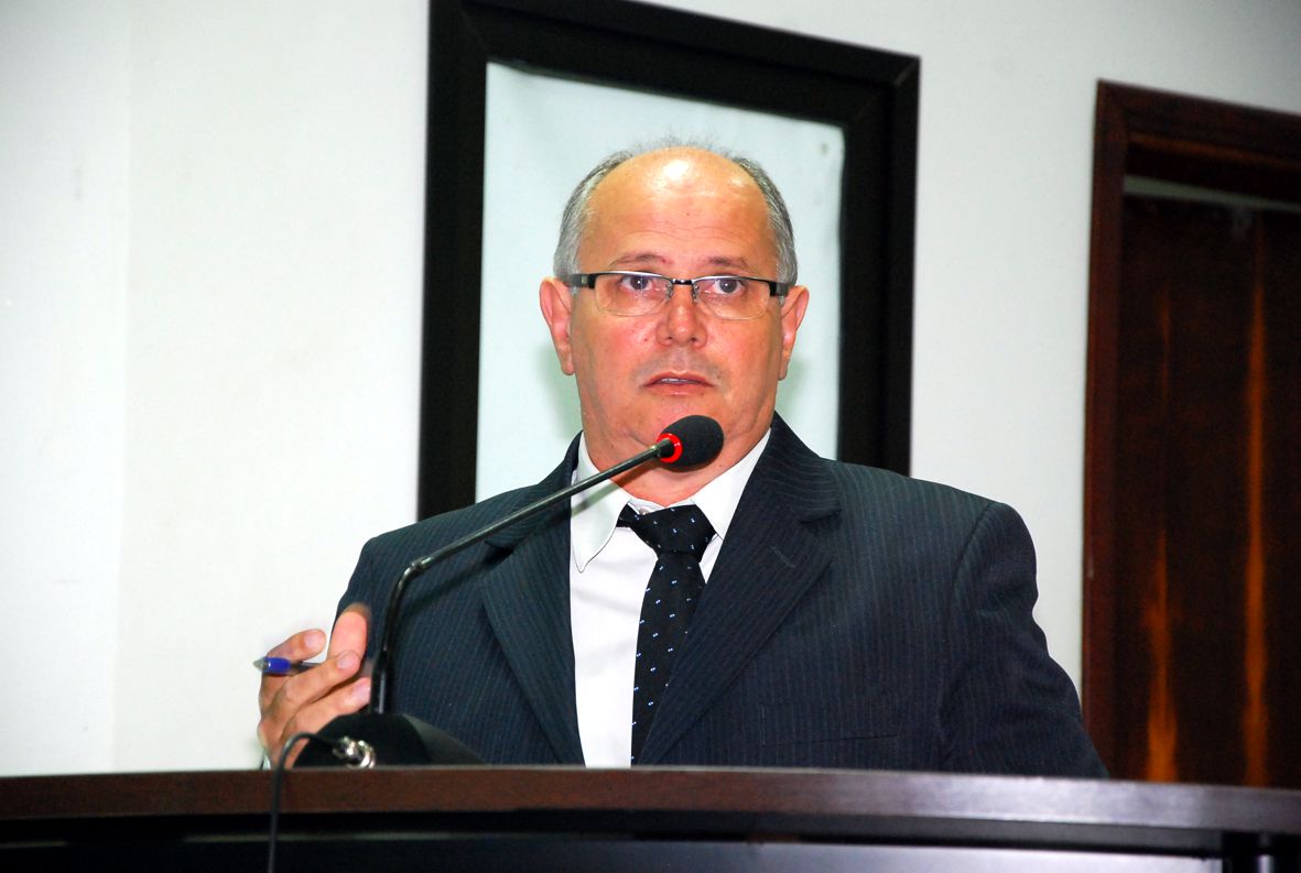 Robertinho requere informações sobre trânsito