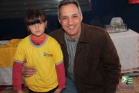 Câmara ressalta recursos para Educação durante entregas de uniformes