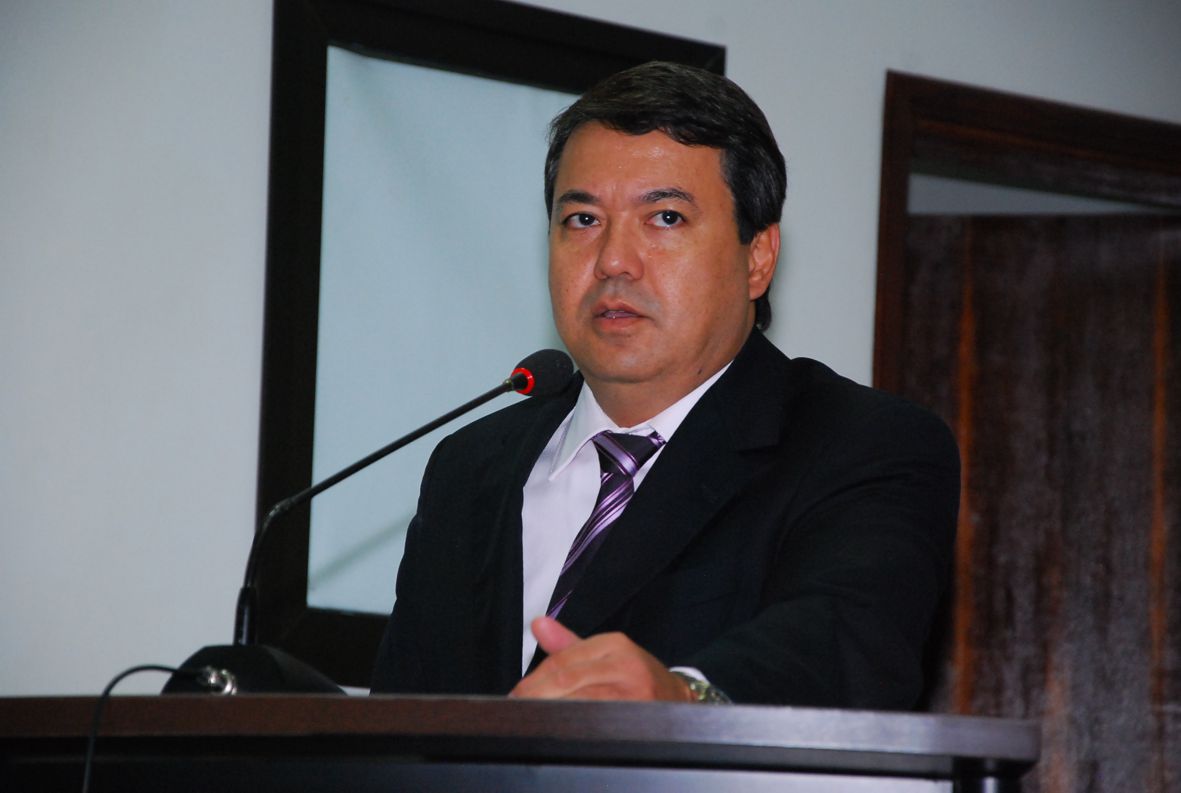 Dr. Sandro quer que saúde pública disponibilize medicamentos manipulados para população