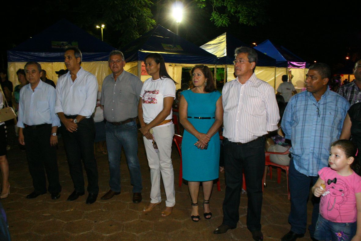 Nenão prestigia abertura da Feira Mulheres de Atitude