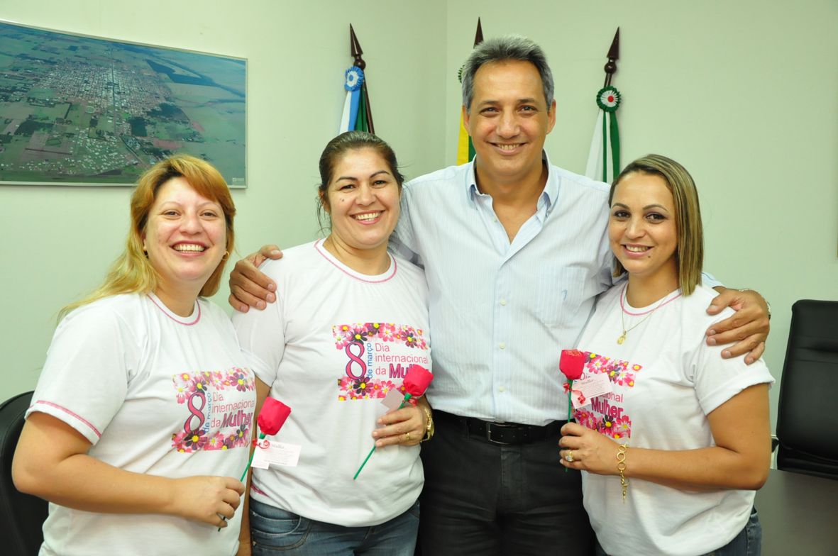 Vereadores homenageiam servidoras no Dia Internacional da Mulher