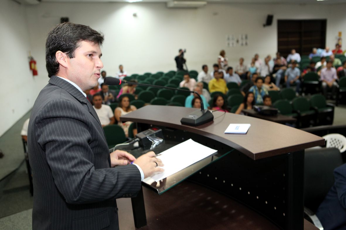 Vicente faz indicação para construção de Casa do Estudante