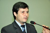 Vicente quer realização de concurso público para auxiliares de Ceinf’s