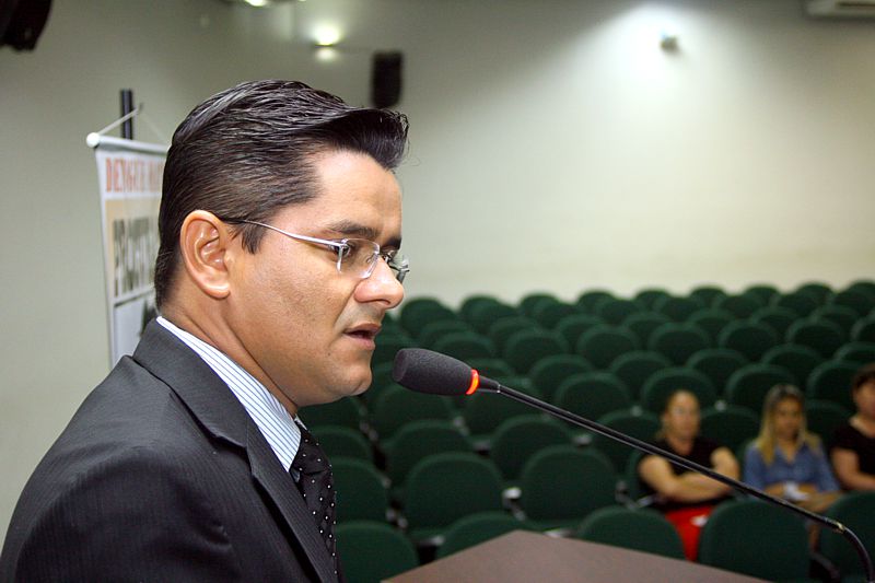 Ricardo Lima sugere colocação de placas nominativas nas ruas em todos bairros da cidade