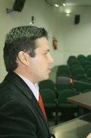 Vicente requer documentação sobre os kits escolares entregues pela Prefeitura