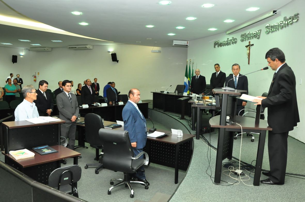 Quemuel indica colocação de quebra molas em frente à supermercado