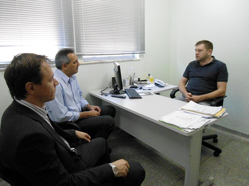 Nenão visita o Hospital Regional