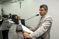 Quemuel pede instalação de biombos em caixas de bancos