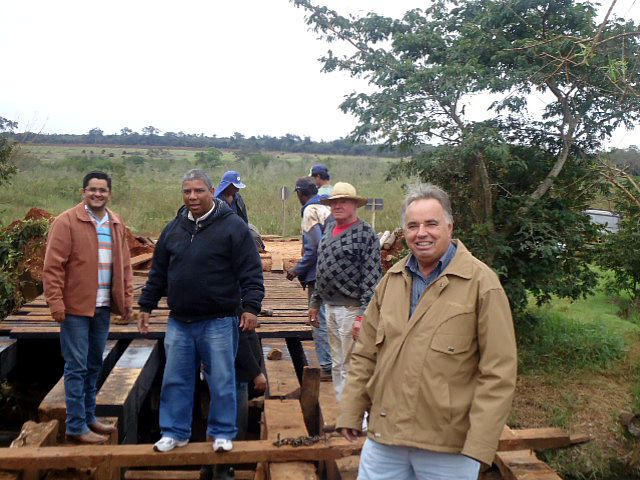 Vereadores acompanham trabalhos da reforma da ponte no Rio São Bento