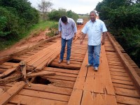Vereadores verificam as condições da ponte do Rio São Bento