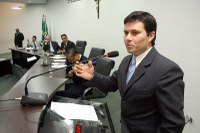 Vicente cria ranking de obras inacabadas