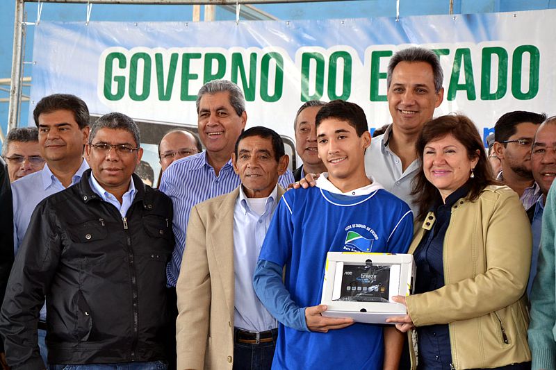 Governador André entrega prêmios do Programa Escola para o Sucesso