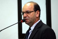 Valmirá solicita reforma para pontos de ônibus