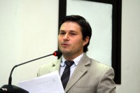 Vicente requer informações sobre iluminação pública