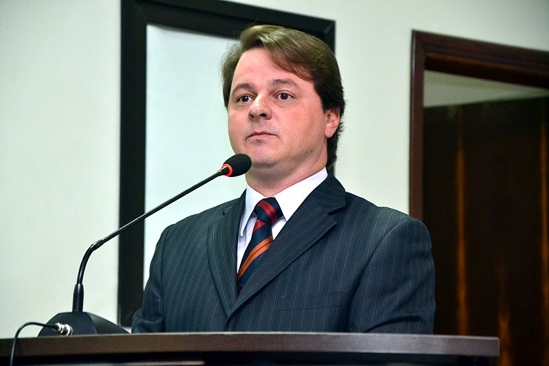 Adriano sugere projeto para diagnóstico precoce do câncer