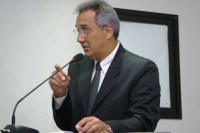  Nenão atenta para atualização de placas na avenida Moura Andrade