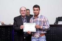 Peão de Casa Verde é homenageado por conquistar 1º lugar em Circuito de Rodeio