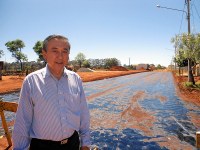 Valter acompanha andamento das obras de asfalto no Irman Ribeiro