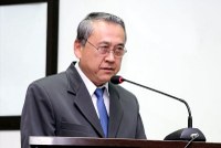 Valter e Zé Bugre pedem construção de cobertura para viatura do SAMU