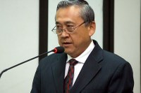 Valter solicita conclusão dos muros no Cemitério Municipal