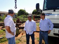 Vereadores visitam poço da Sanesul e gerente explica falta de água no município 
