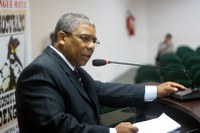 Cido Pantanal indica faixa de pedestres na Avenida Eurico Soares