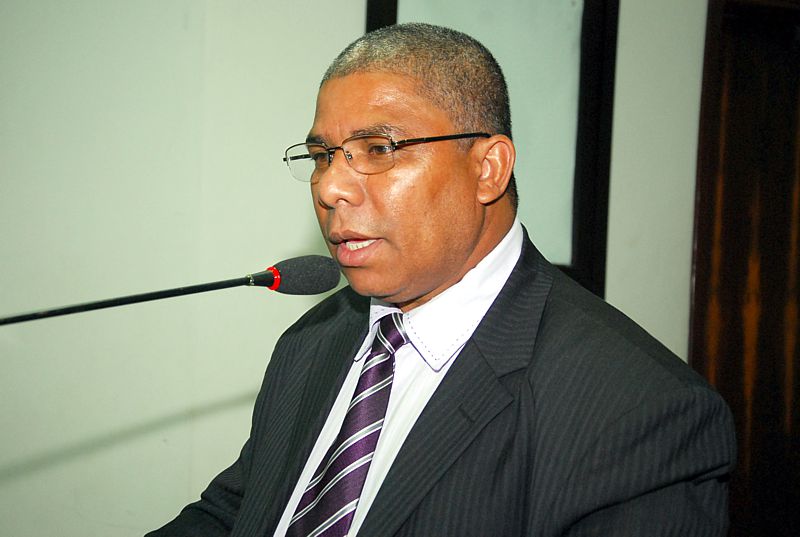 Cido Pantanal solicita limpeza e manutenção de brinquedos na praça do Durval Andrade Filho