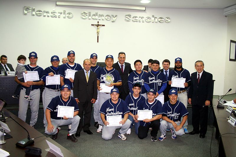 Equipe de Softbol de Nova Andradina é homenageada pela Câmara