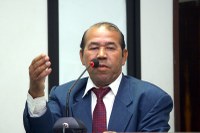 Zé Bugre quer fiscalização de terrenos sem calçadas