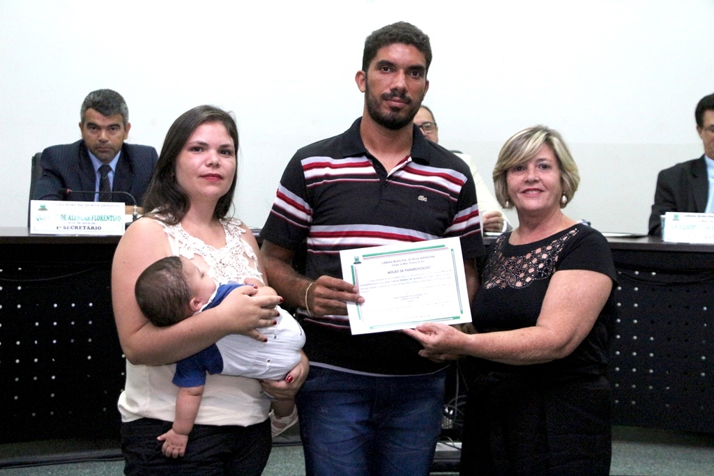 “Casinha do Papai Noel” motiva entrega de moção