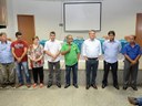 Vereadores acompanham entrega de uniformes aos motoristas do transporte escolar