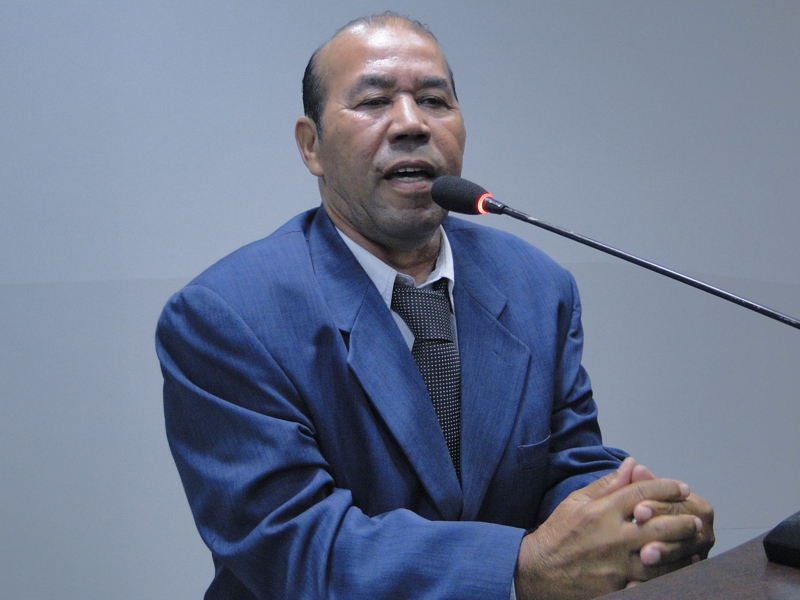 Zé Bugre quer placa informativa em semáforo