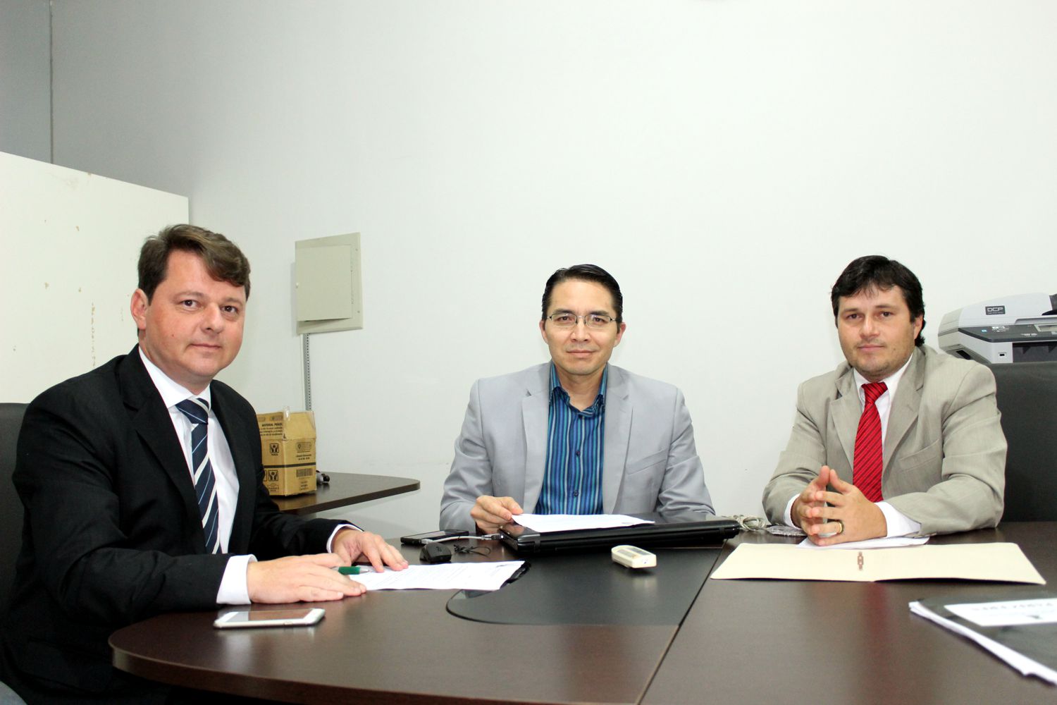 Adriano e Vicente encaminham Moção de Repúdio à Energisa