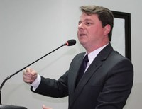 Adriano Palopoli pede providências para limpeza de terreno e retirada de entulhos em avenida