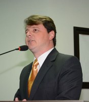 Adriano Palopoli requer informações sobre obras de infraestrutura em bairros