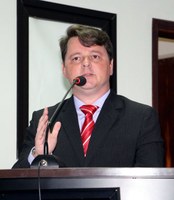 Adriano Palopoli solicita melhorias em espaço de lazer