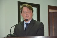 Adriano questiona Executivo sobre novas unidades habitacionais