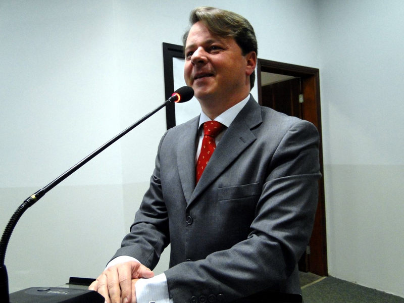 Adriano reivindica coleta de lixo em escolas da zona rural