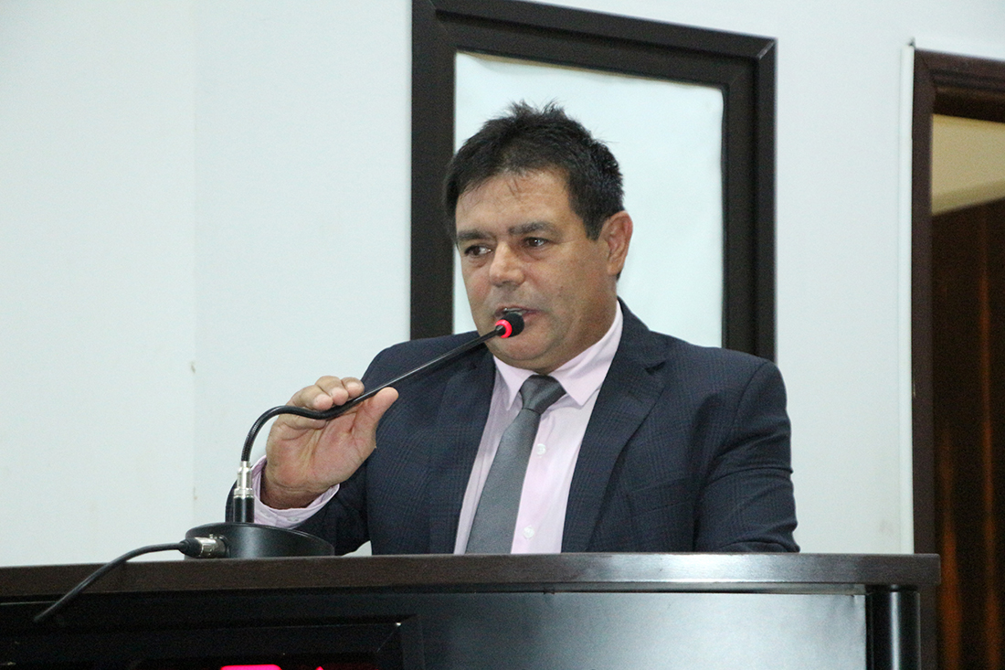 Airton reivindica melhorias para Escola Delmiro Bonin 