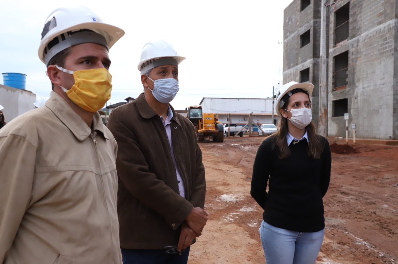 Amarelinho visita obras de Condomínio Vertical 