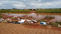Área suja e com água parada preocupa vereadores