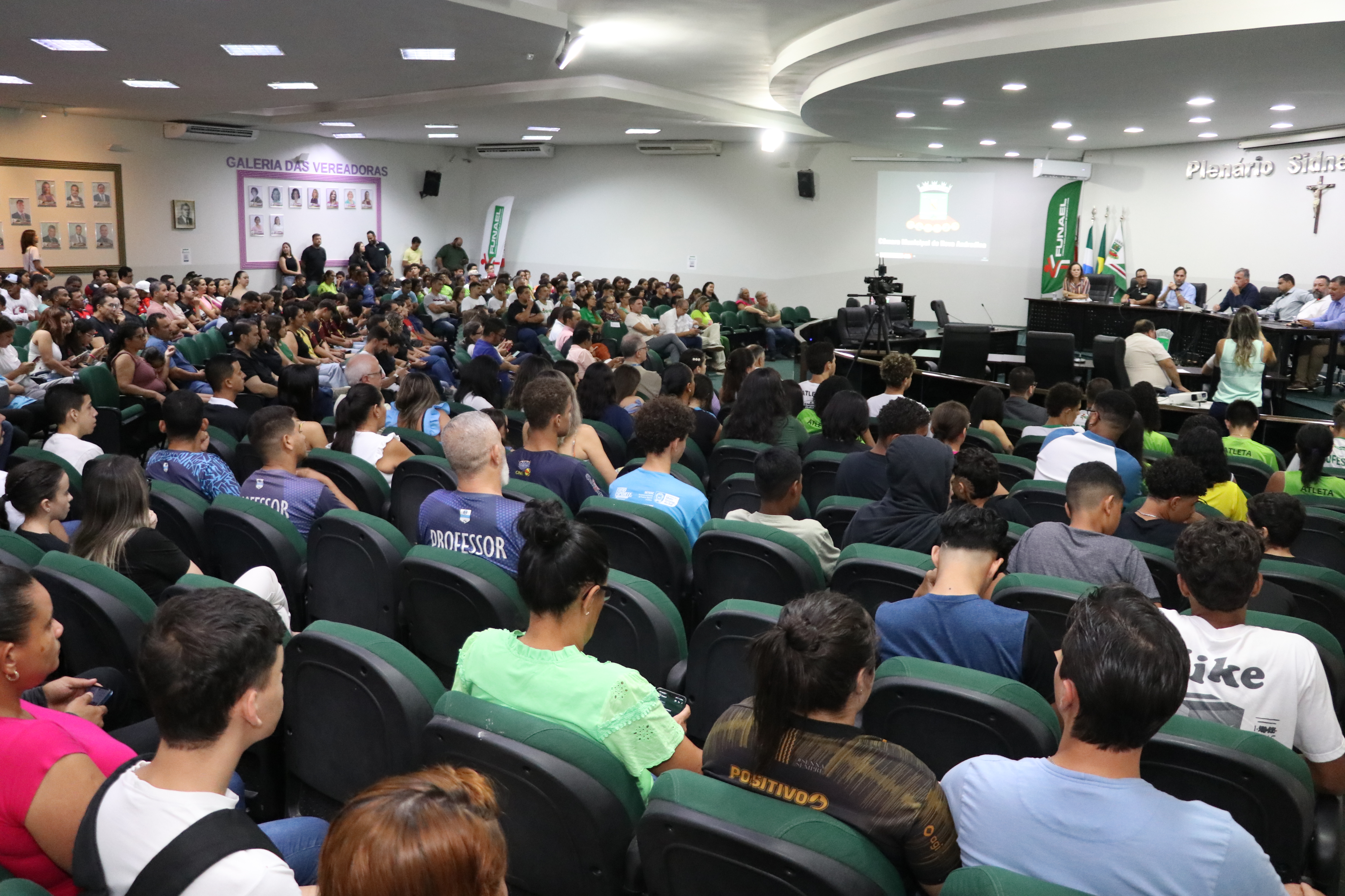 Audiência lota plenário da Câmara e aponta caminhos para criação do Sistema Municipal de Esporte e Lazer 