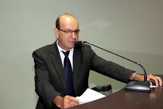 Banheiros químicos para atender munícipes em feira livre são cobrados na Câmara